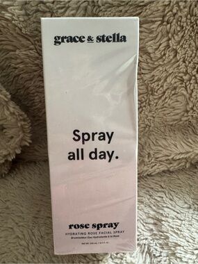grace & stella Hydrating Rose Facial Spray - White & Black